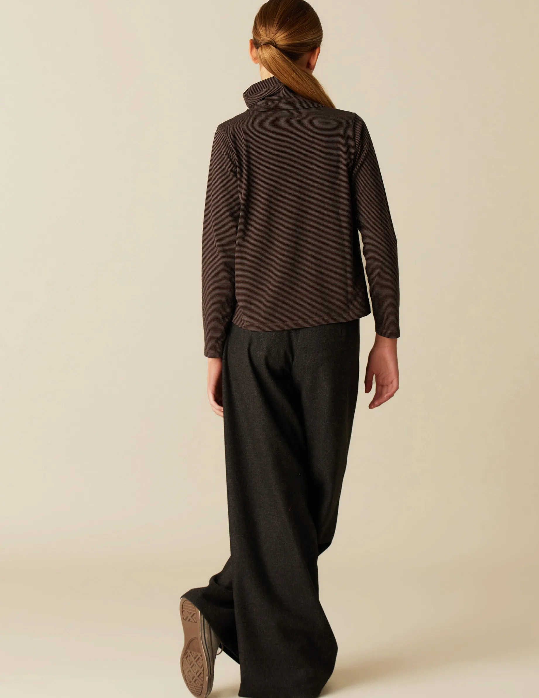 Fashion NÍCOLI CAMISETA SOLIDARIA CUELLO VUELTO RAYA MARRÓN Marrones