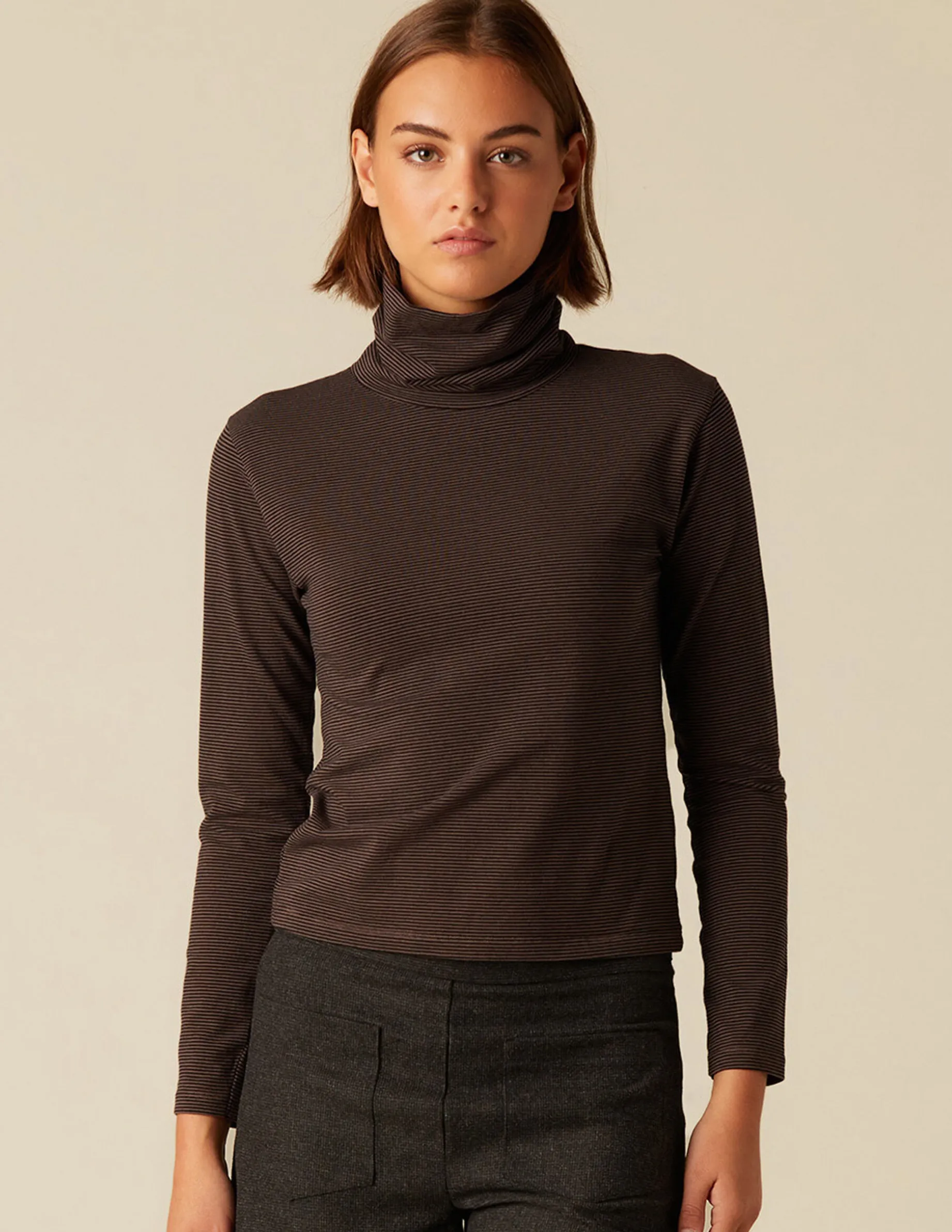 Best Sale NÍCOLI CAMISETA SOLIDARIA CUELLO VUELTO RAYA MARRÓN Marrones