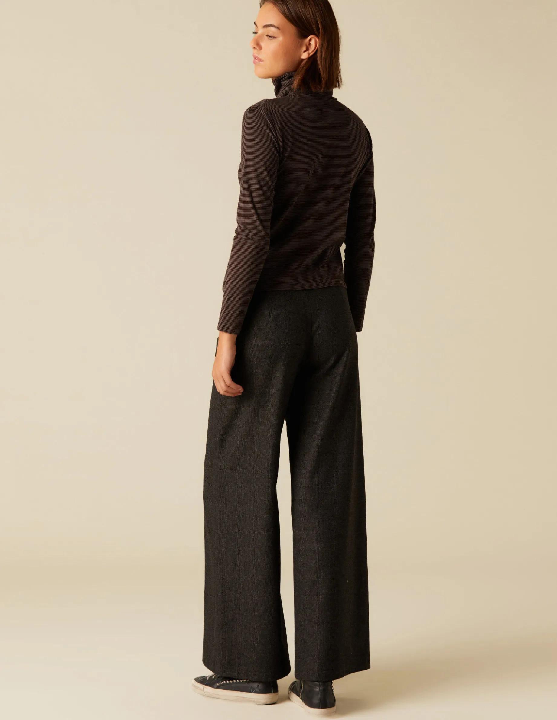 Best Sale NÍCOLI CAMISETA SOLIDARIA CUELLO VUELTO RAYA MARRÓN Marrones