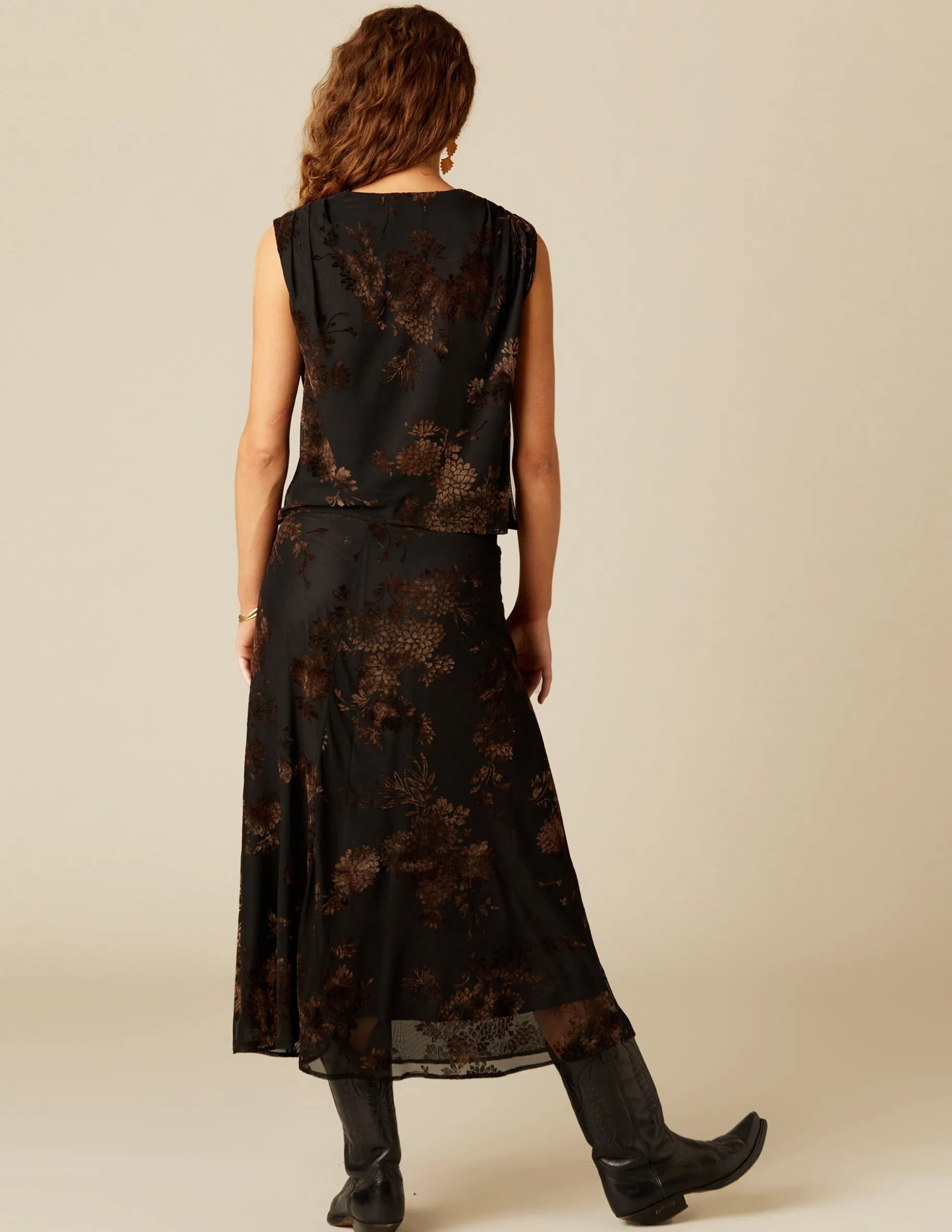 Sale NÍCOLI FALDA FLOR TULLE NEGRO Morados