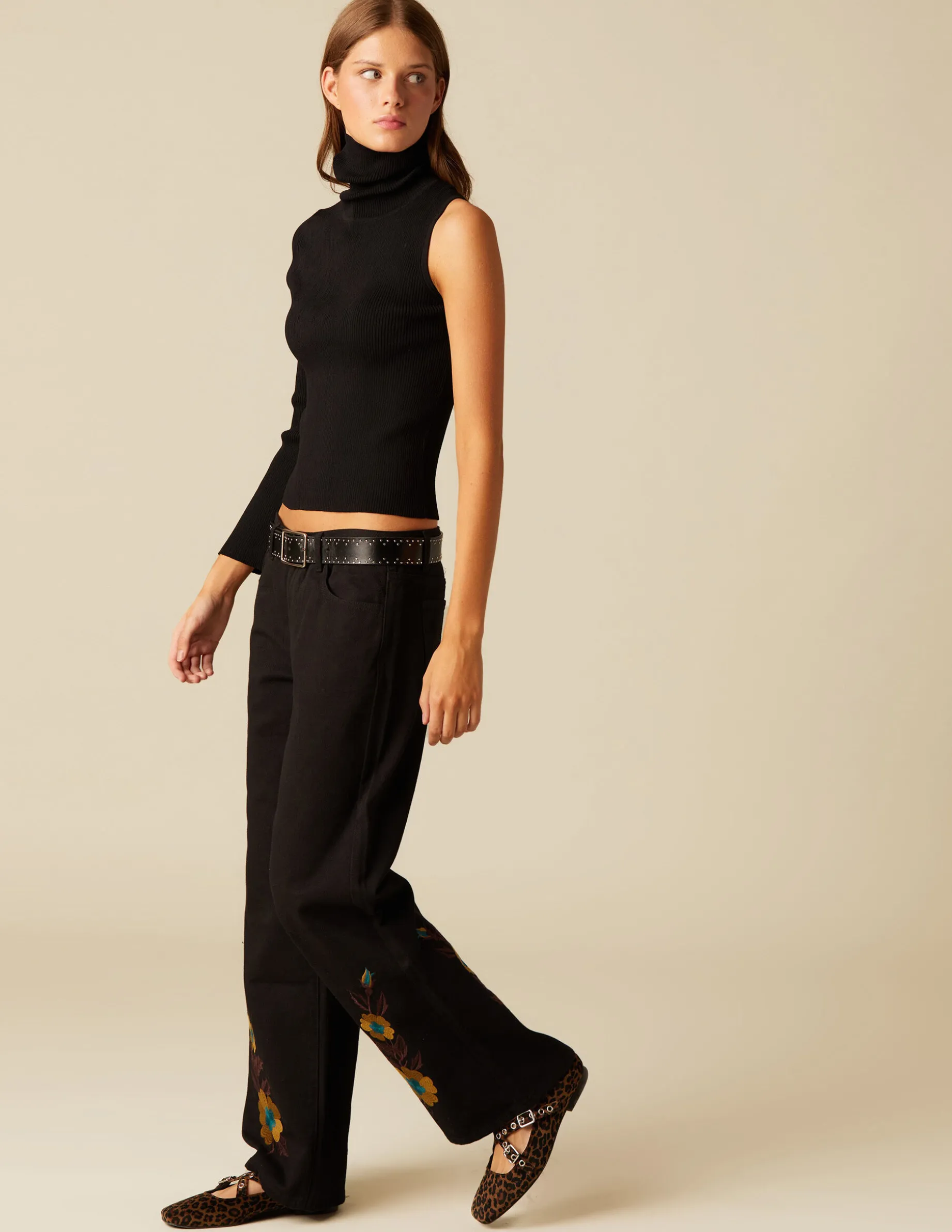 Online NÍCOLI TOP ASIMéTRICO CUELLO VUELTO NEGRO Negros